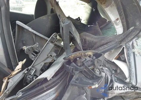 2014 Ford Fiesta Se z USA, uszkodzony, nr VIN 3FADP4BJ8EM180381